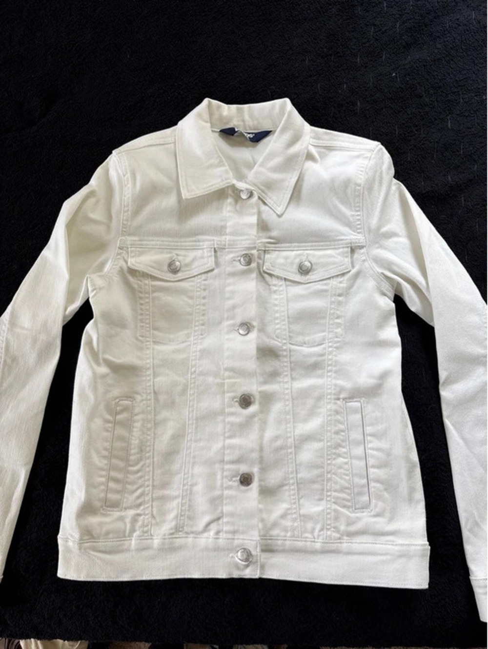 Lands and women’s white chain jacket. Small. NEW!
